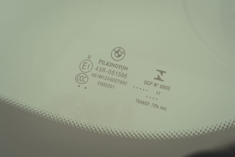 2018 BMW 430i Convertible, glass stamps and stickers, frame 6 of 8